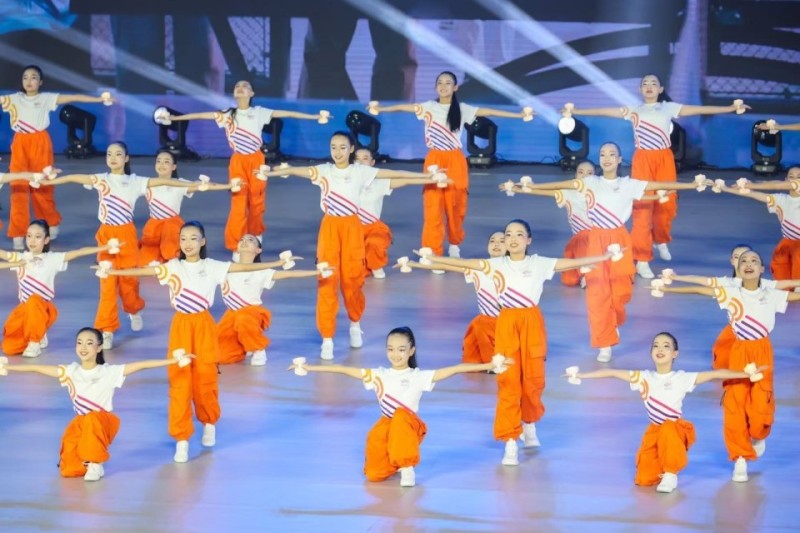 向WE来！这些小学生登上市运会开幕式舞台
