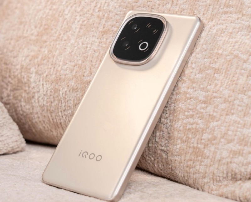 iQOO放手一搏，7620mAh+4nm旗舰芯+4320Hz护眼屏，12GB+256GB才卖1444
