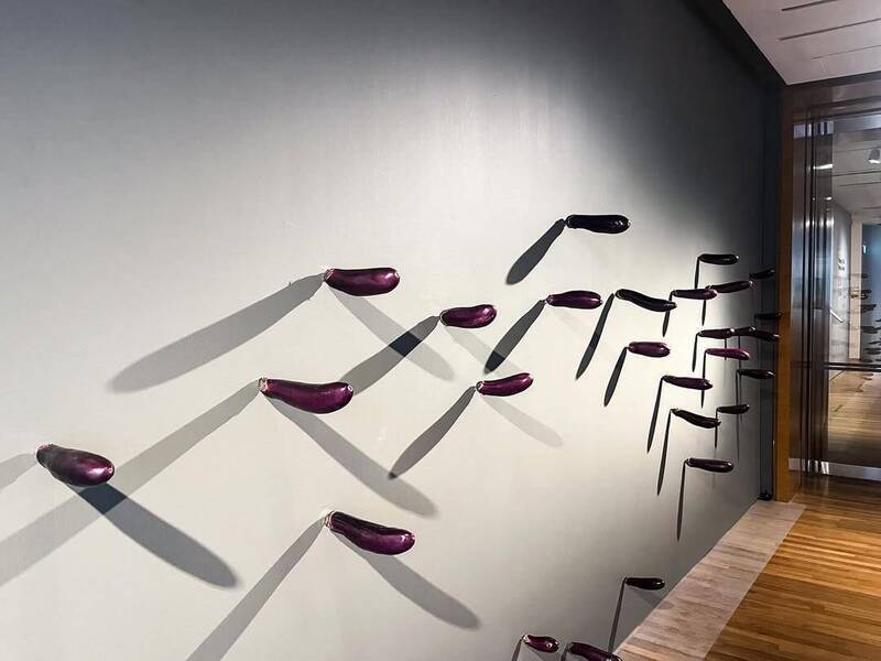 新加坡国家美术馆展品遭窃：200根茄子艺术装置部分失踪