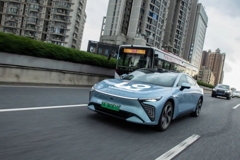 文远知行发布端到端辅助驾驶解决方案，将在2025年内量产上车