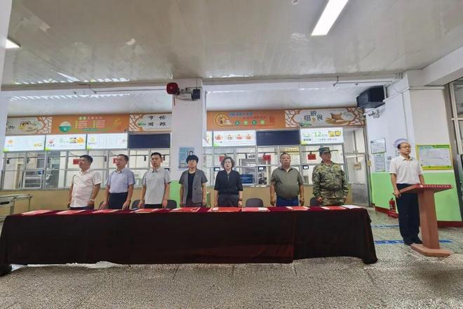 太原市综合高级中学举办高一军训闭营仪式