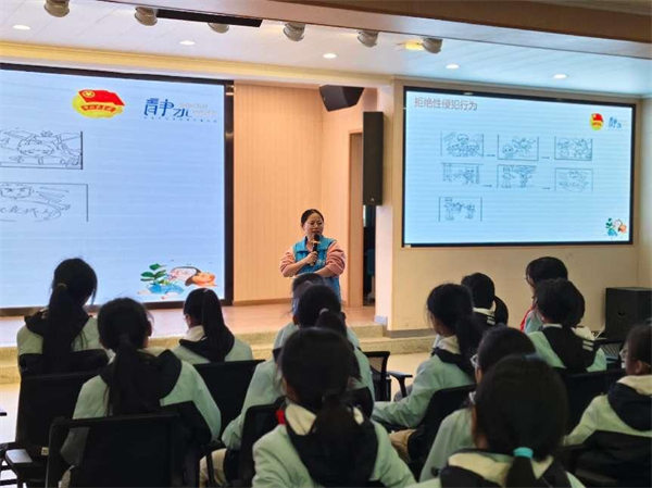 渝中区“五防教育”走进新华小学