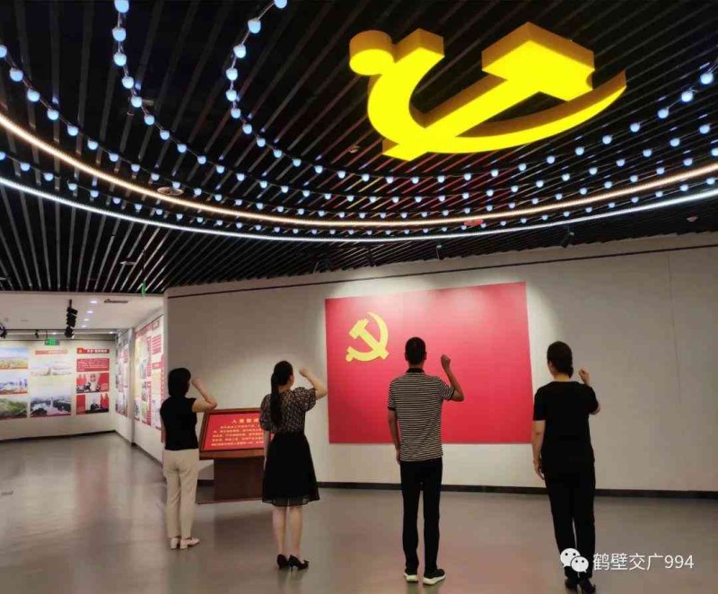 广播新风:电台创意无限,引领声音革命